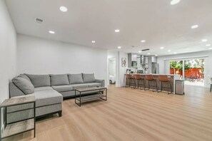 TV, fireplace - SJ Luxe 4BR Home | Sleeps 10 (San Jose)