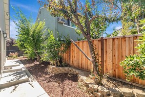 Property grounds - SJ Luxe 4BR Home | Sleeps 10 (San Jose)