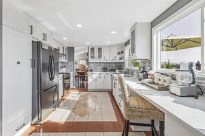 Microwave, oven, dishwasher, coffee/tea maker - 4BR3.5BA w/Epic SJ Valley Views! (San Jose)