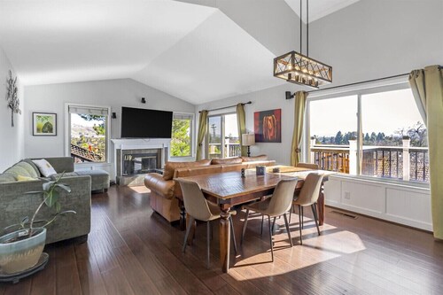 4BR3.5BA w/Epic SJ Valley Views!