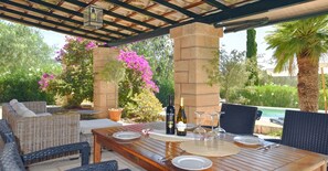 Outdoor dining - Cosy cottage with private pool & A/C 4 guests (Sant Llorenç des Cardassar)