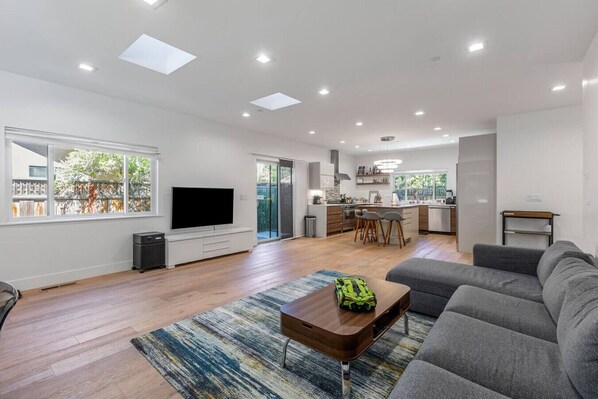 Living area - Luxury Private Bedroom steps from DT Mt View (Mountain View)