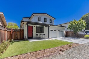 Exterior - Luxury Private Bedroom steps from DT Mt View (Mountain View)