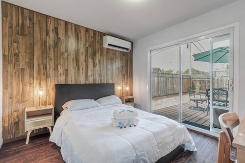 Cozy, central Santa Clara escape