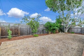 Property grounds - Cozy, central Santa Clara escape (Santa Clara)