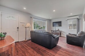 Living area - Cozy, central Santa Clara escape (Santa Clara)