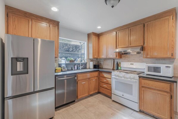 Private kitchen - Cozy, central Santa Clara escape (Santa Clara)