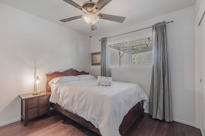 3 bedrooms, desk, iron/ironing board, WiFi