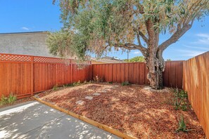 Property grounds - Modern Remodeled 2BR Gem in Prime Location (San Jose)