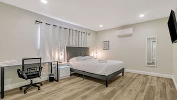 Desk, iron/ironing board, WiFi, bed sheets