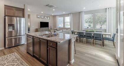 LUXE 2BD Condo w/ Amenities