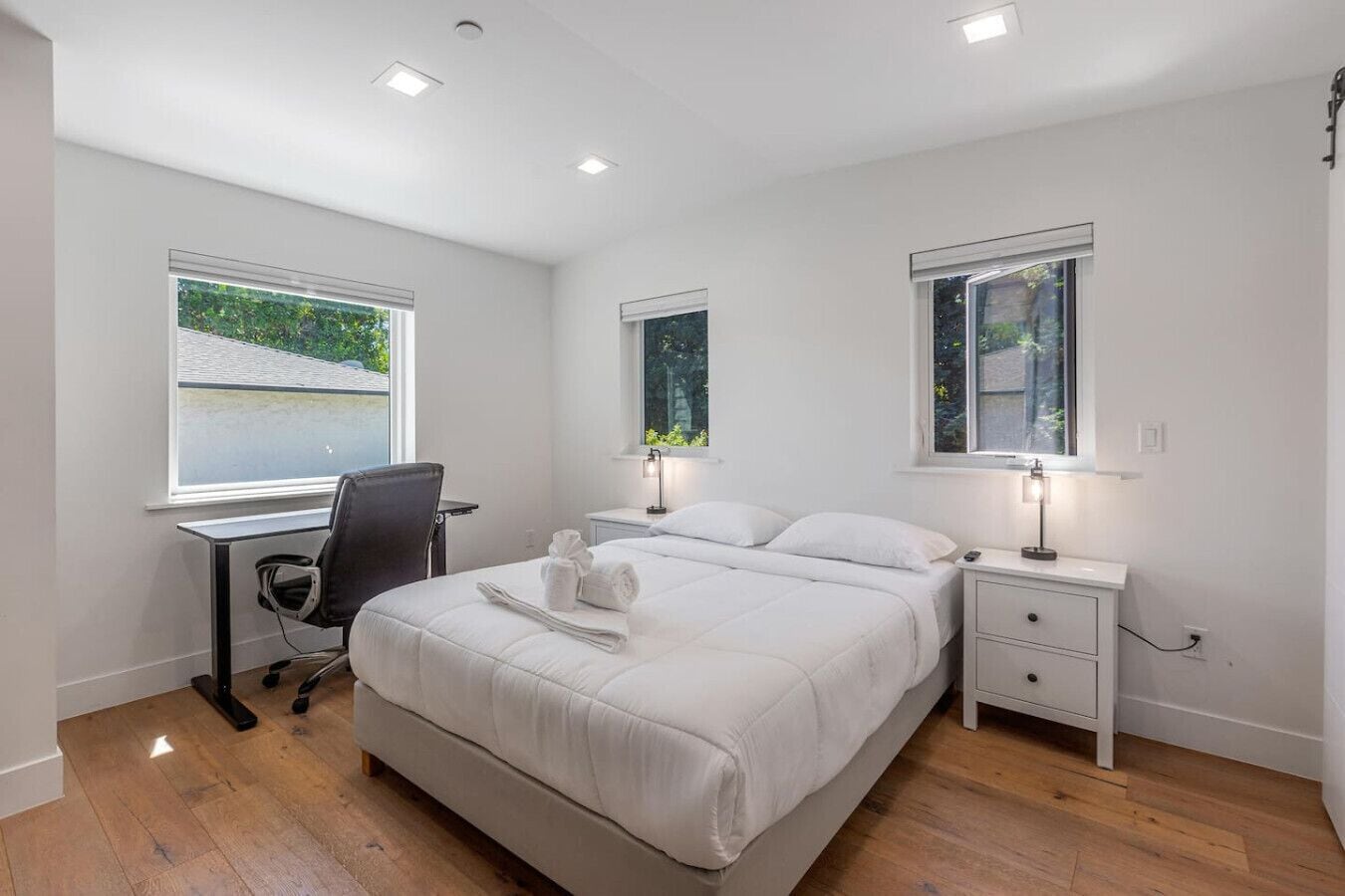 Schreibtisch, Bügeleisen/Bügelbrett, WLAN, Bettwäsche