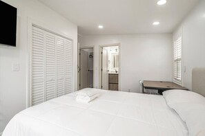 Room - Luxury suite w/ private bath in Central Fremont (Fremont)