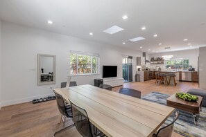 Dining - Luxury Private Bedroom steps from DT Mt View (Mountain View)