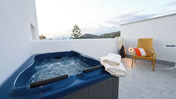 Comfort Apartment, Jetted Tub, Mountain View (Iside) | Terrace/patio