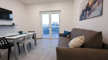 Family Apartment (Caedicia Victrix) | Private kitchen | Full-sized fridge, oven, stovetop, high chair