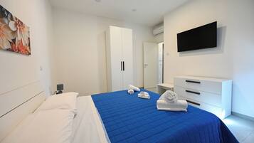 Comfort Apartment (Giulia) | In-room safe, blackout curtains, soundproofing, iron/ironing board