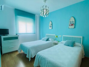 3 habitaciones, tabla de planchar con plancha, wifi y ropa de cama