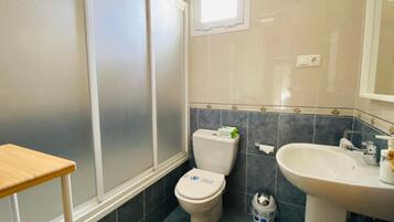 Dusche, Haartrockner, HandtĂŒcher