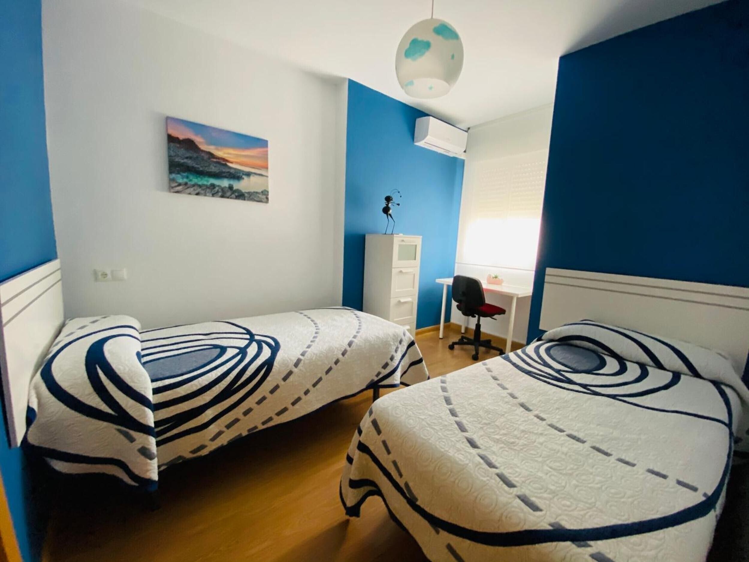 3 bedrooms, iron/ironing board, WiFi, bed sheets