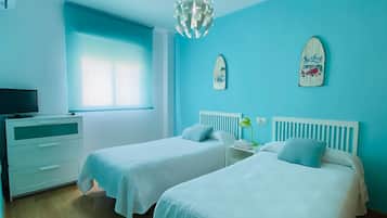 3 bedrooms, iron/ironing board, WiFi, bed sheets