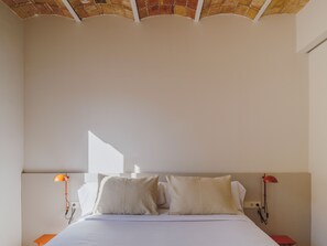 1 chambre, fer et planche à repasser, accès à Internet, literie fournie