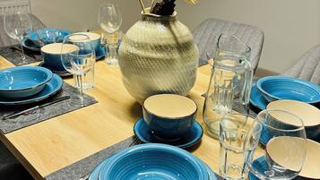 Deluxe Apartment, 2 Bedrooms, Pets allowed, Hill View | Private kitchen | Full-sized fridge, oven, stovetop, dishwasher