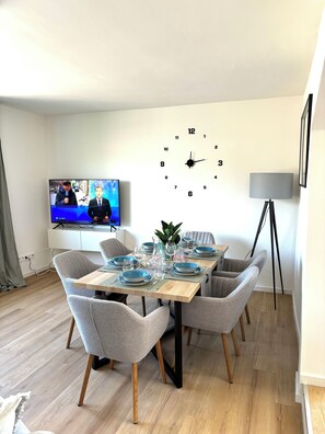 Deluxe Apartment, 2 Bedrooms, Non Smoking, Kitchen | Living area | 55-inch flat-screen TV with satellite channels, streaming services - Rema Homes Bad Bellingen (Bad Bellingen)