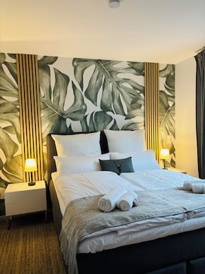 Apartamento luxo, 1 cama Queen e sofá-cama, para não fumantes, aceita animais de estimação | Escrivaninha, espaço de trabalho para notebook, cortinas blackout