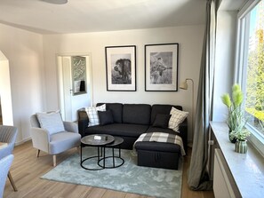 Deluxe Apartment, 2 Bedrooms, Non Smoking, Kitchen | Living area | 55-inch flat-screen TV with satellite channels, streaming services - Rema Homes Bad Bellingen (Bad Bellingen)