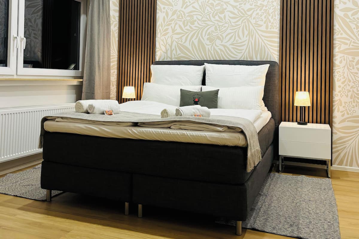 Deluxe Apartment, 2 Bedrooms, Pets allowed, Hill View | Desk, laptop workspace, blackout curtains, iron/ironing board