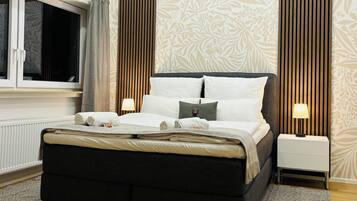 LÀgenhet Deluxe - 2 sovrum - husdjur tillÄtna - utsikt mot bergen | Skrivbord, arbetsyta för laptop och mörklÀggningsgardiner