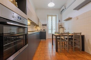 Apartament bàsic, balcó | Cuina privada | Cafetera exprés i bullidora elèctrica 