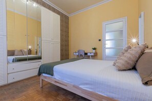 Apartament bàsic, balcó | Planxa i posts de planxar i wifi gratuïta 