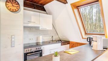 Frigorifero, microonde, forno, piano cottura