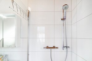 Douche, sèche-cheveux