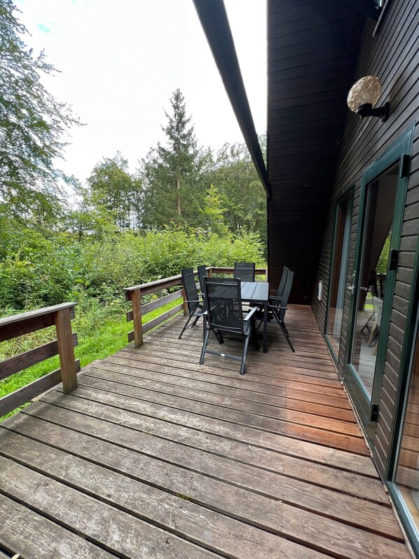 屋外ダイニングエリア