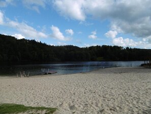 Una spiaggia nelle vicinanze