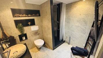 Een douche, een haardroger