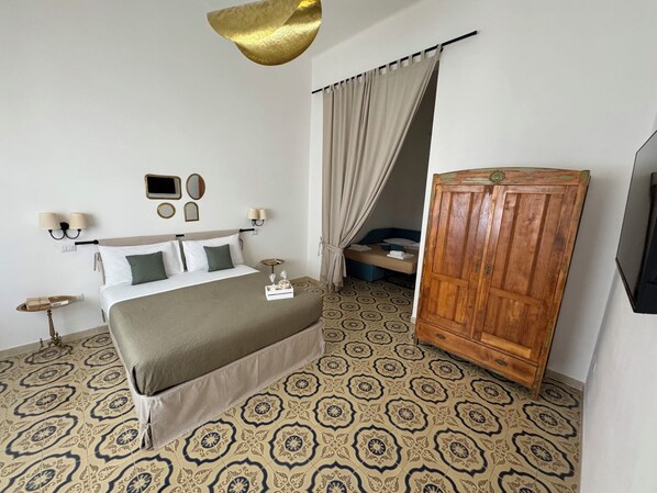 2 bedrooms, iron/ironing board, Internet, bed sheets