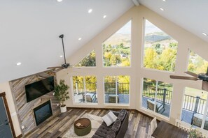 TV, fireplace