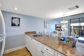 Fridge, microwave, oven, stovetop - Lofted Captiva Condo with Pool and Beach Access! (Captiva)