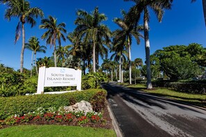 Property grounds - Lofted Captiva Condo with Pool and Beach Access! (Captiva)