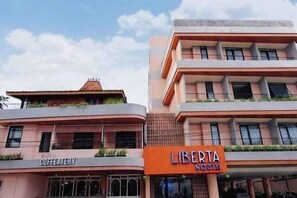 A building with a coffee shop on the ground floor and a restaurant on the upper floor. - Liberta Malioboro North (Gedong Tengen)