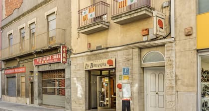 Bed and Breakfast 'Habitació Familiar' with Balcony, Wi-Fi, and Air Conditioning