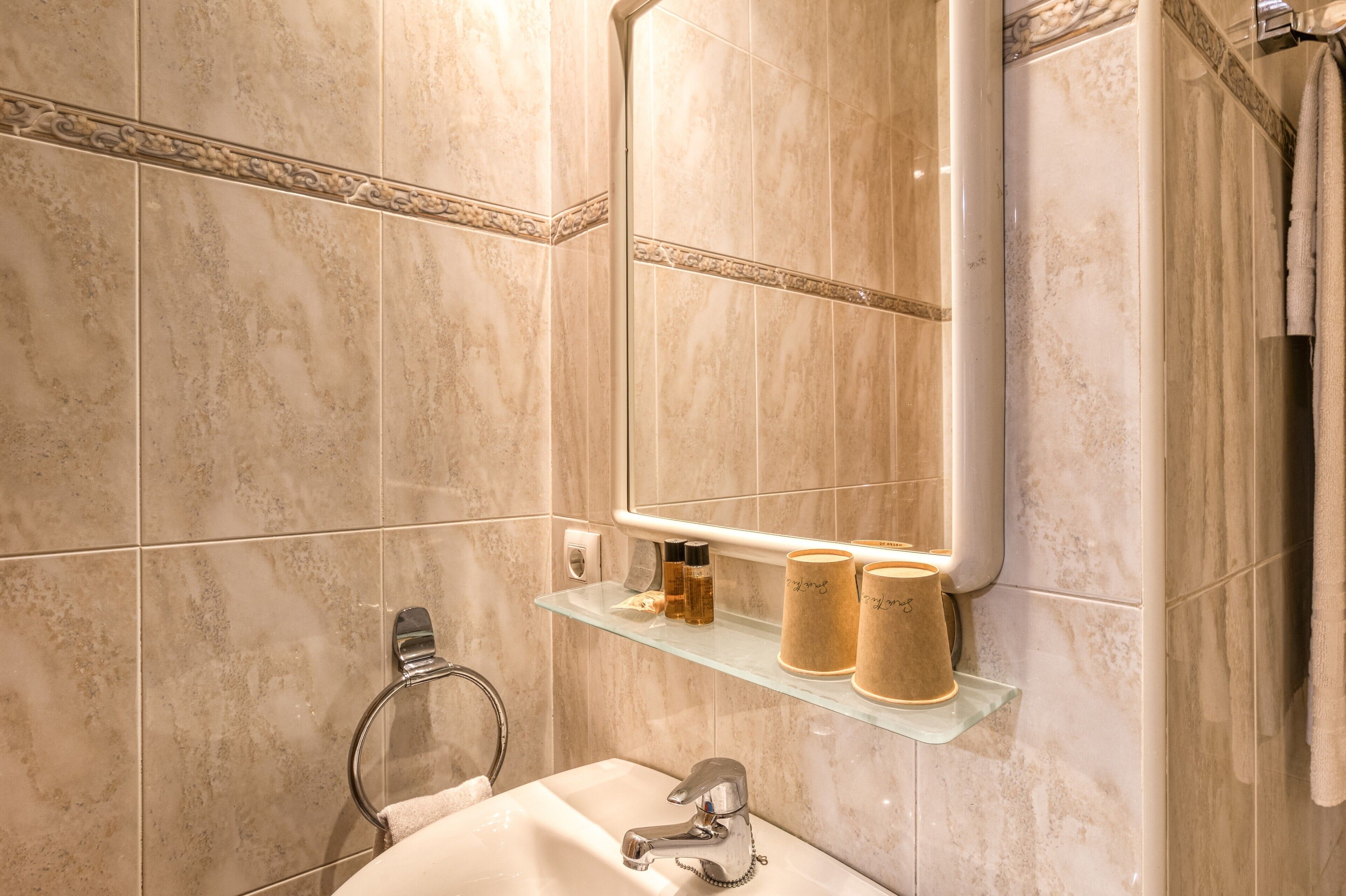 Een douche, handdoeken