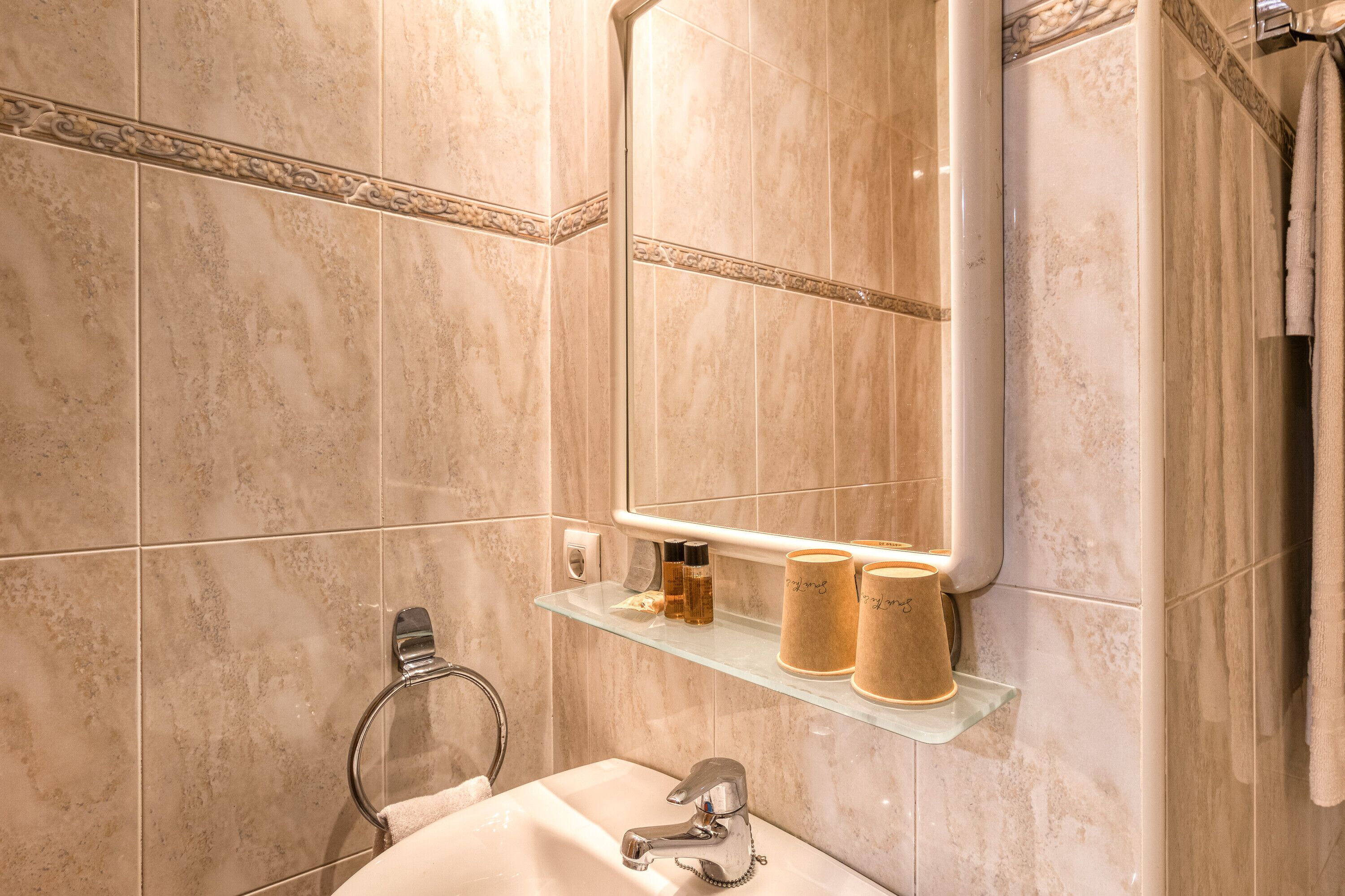 Douche, serviettes fournies