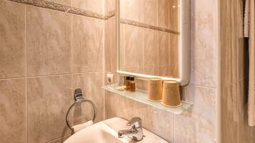 Douche, serviettes fournies