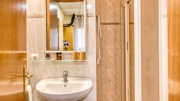 Douche, serviettes fournies