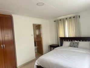 4 dormitorios, tabla de planchar con plancha, wifi y ropa de cama
